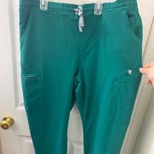 FIGS YOLA SKINNY SCRUB PANTS.